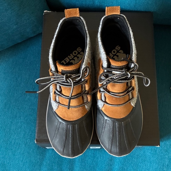 Sorel Black and Tan Lace-Up Boots - Picture 5 of 12